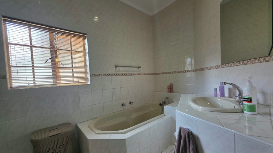 4 Bedroom Property for Sale in Cashan North West